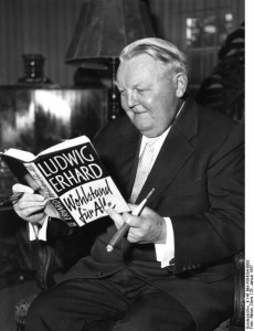 Ludwig Erhard mit seinem Buch