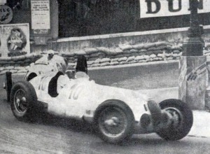 Grand_Prix_de_Monaco_1937,_von_Brauchitsch_devant_Caracciola
